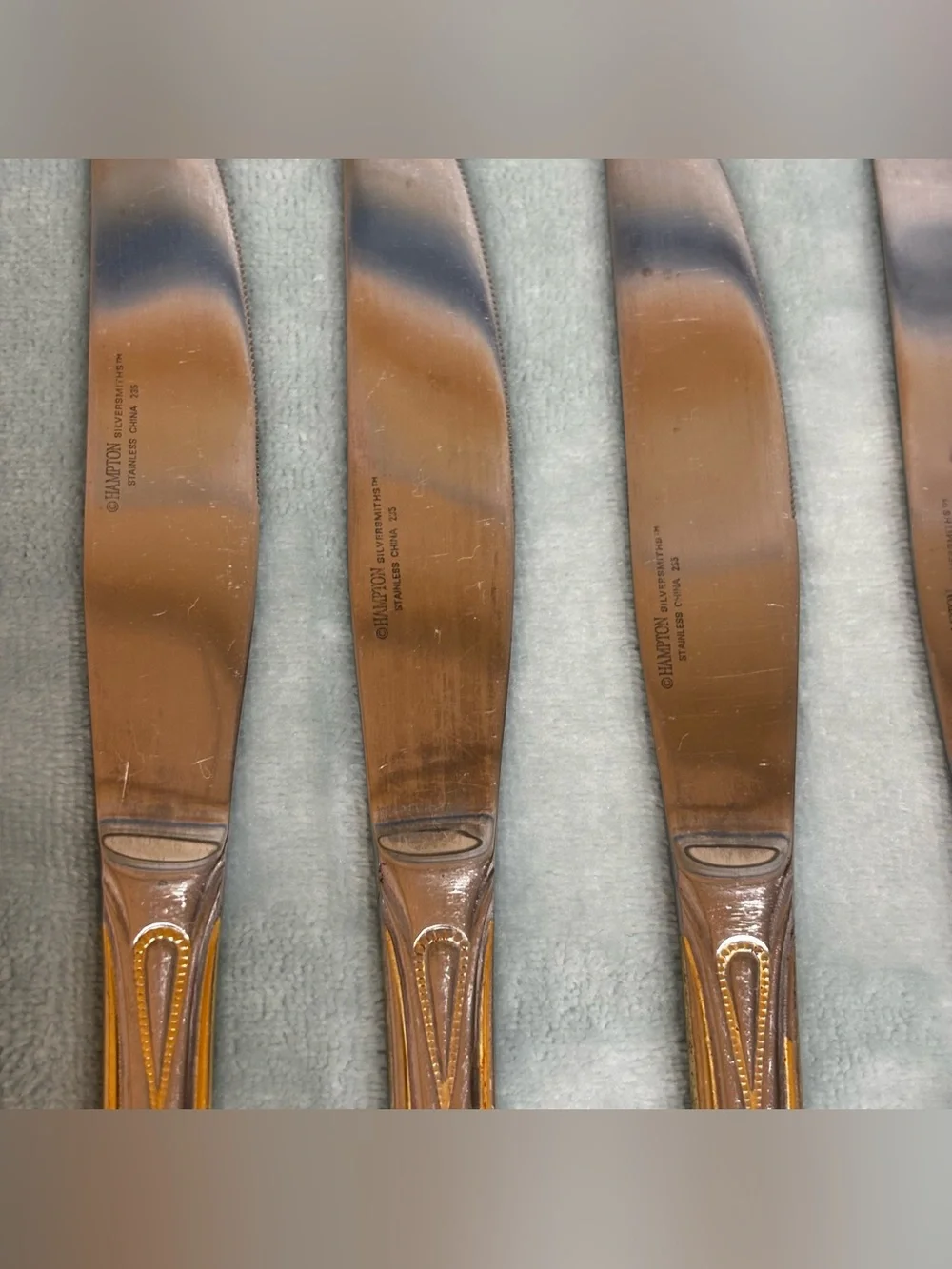 Hampton Silversmiths HSV209 Gold Accent Two Tone Stainless Knives Set of 7